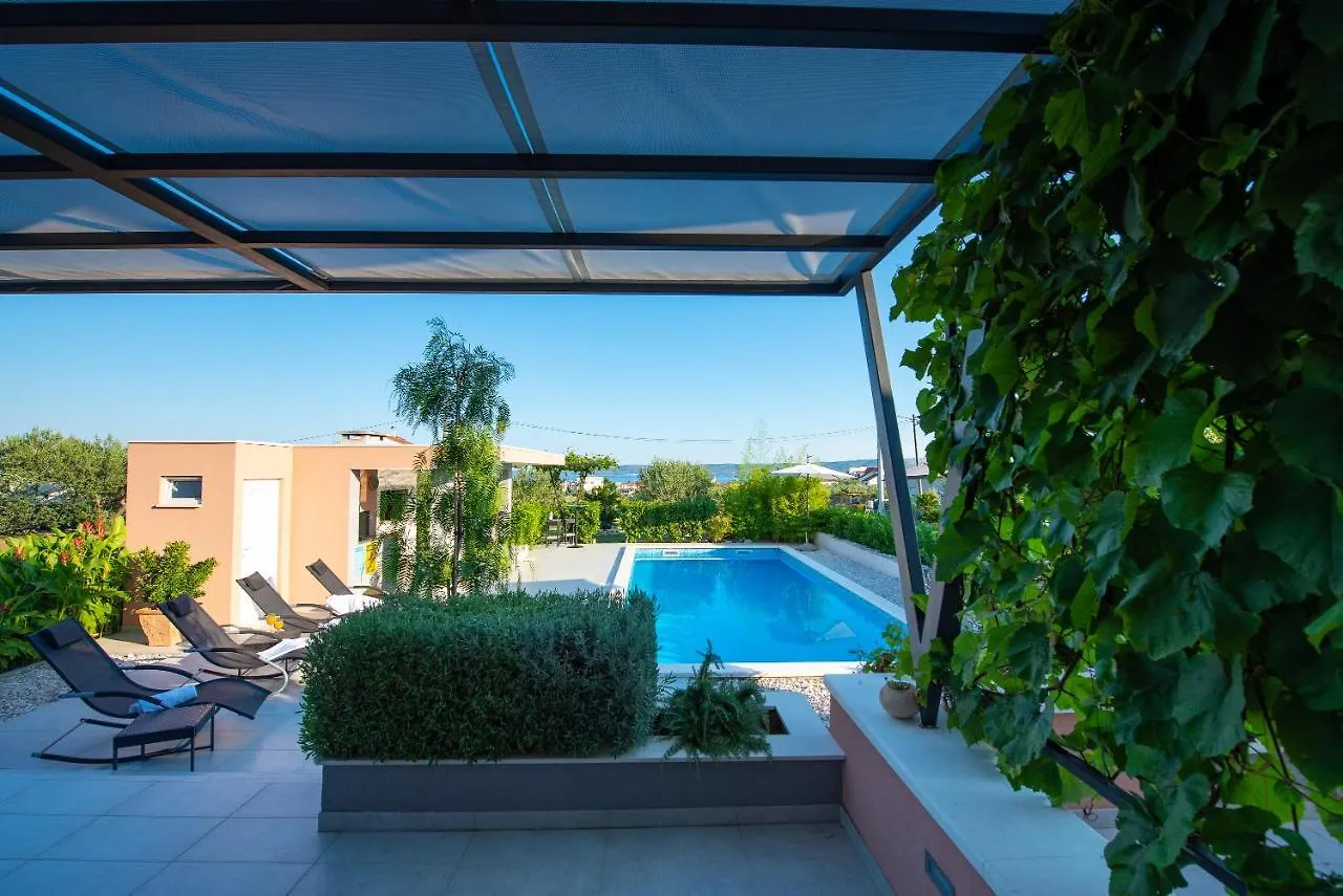 Villa Toni With 5 Bedrooms And Heated Pool Kastela