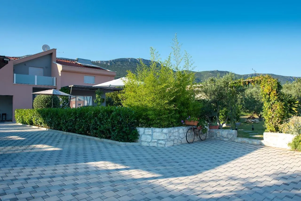 Villa Toni With 5 Bedrooms And Heated Pool Kastela