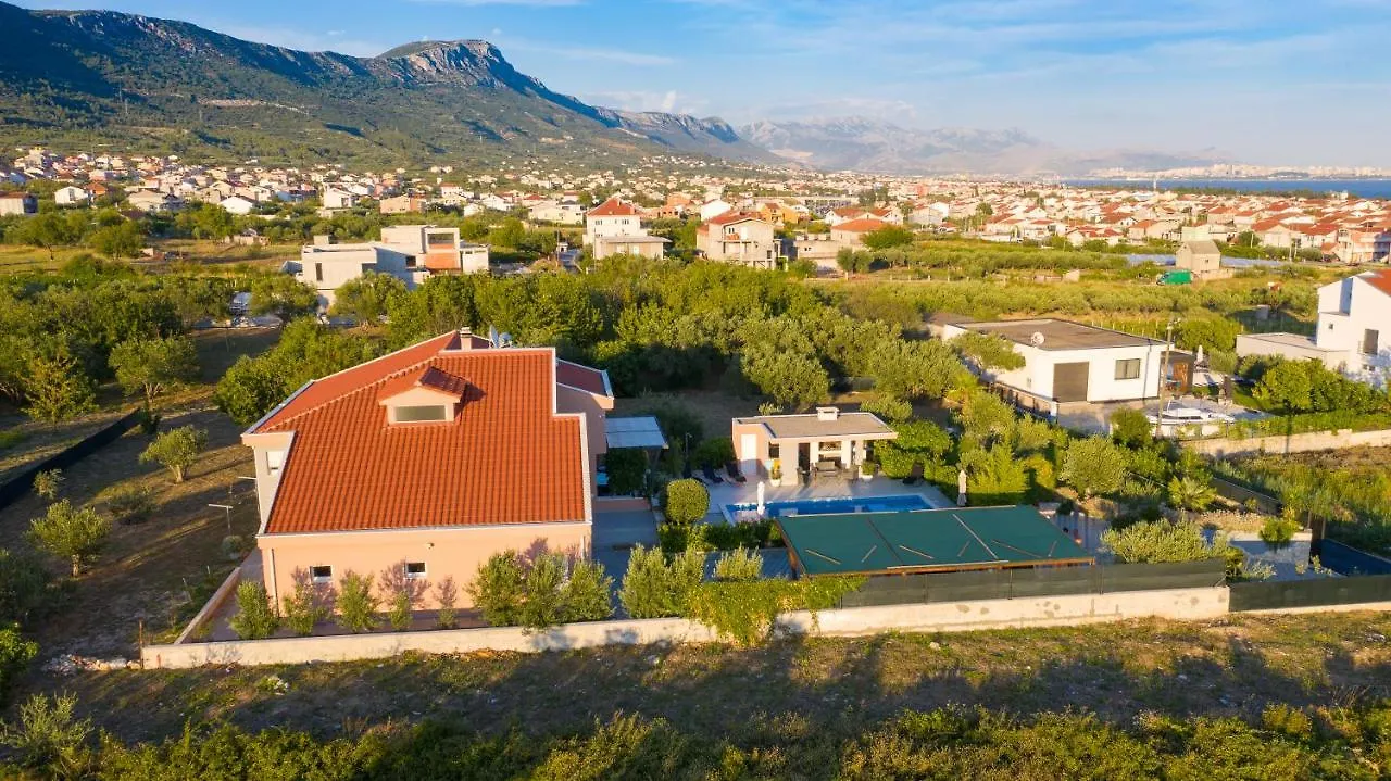 Villa Toni With 5 Bedrooms And Heated Pool Kastela 0*,  Croatia