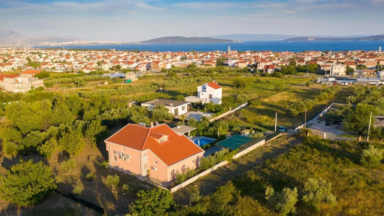 Villa Toni With 5 Bedrooms And Heated Pool Kastela