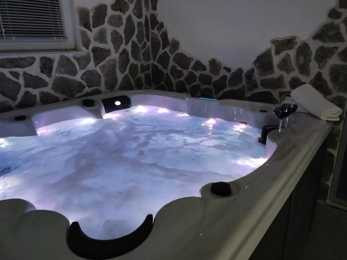 Villa Toni With 5 Bedrooms And Heated Pool Kastela Croatia