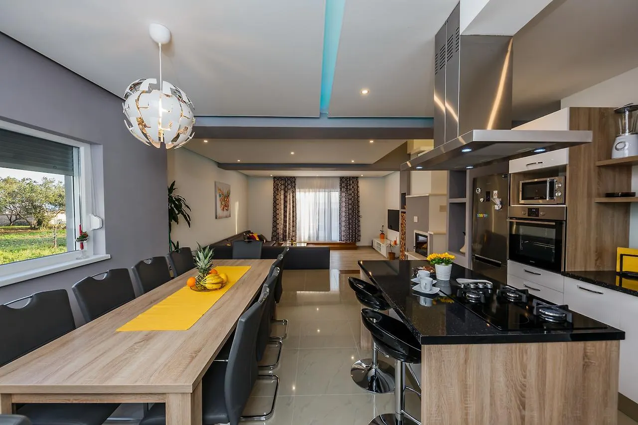 Villa Toni With 5 Bedrooms And Heated Pool Kastela 0*,