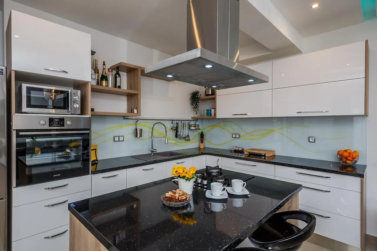 Villa Toni With 5 Bedrooms And Heated Pool Kastela