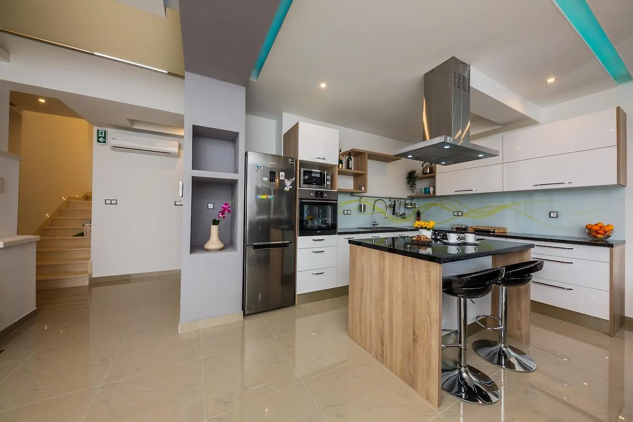 Villa Toni With 5 Bedrooms And Heated Pool Kaštela