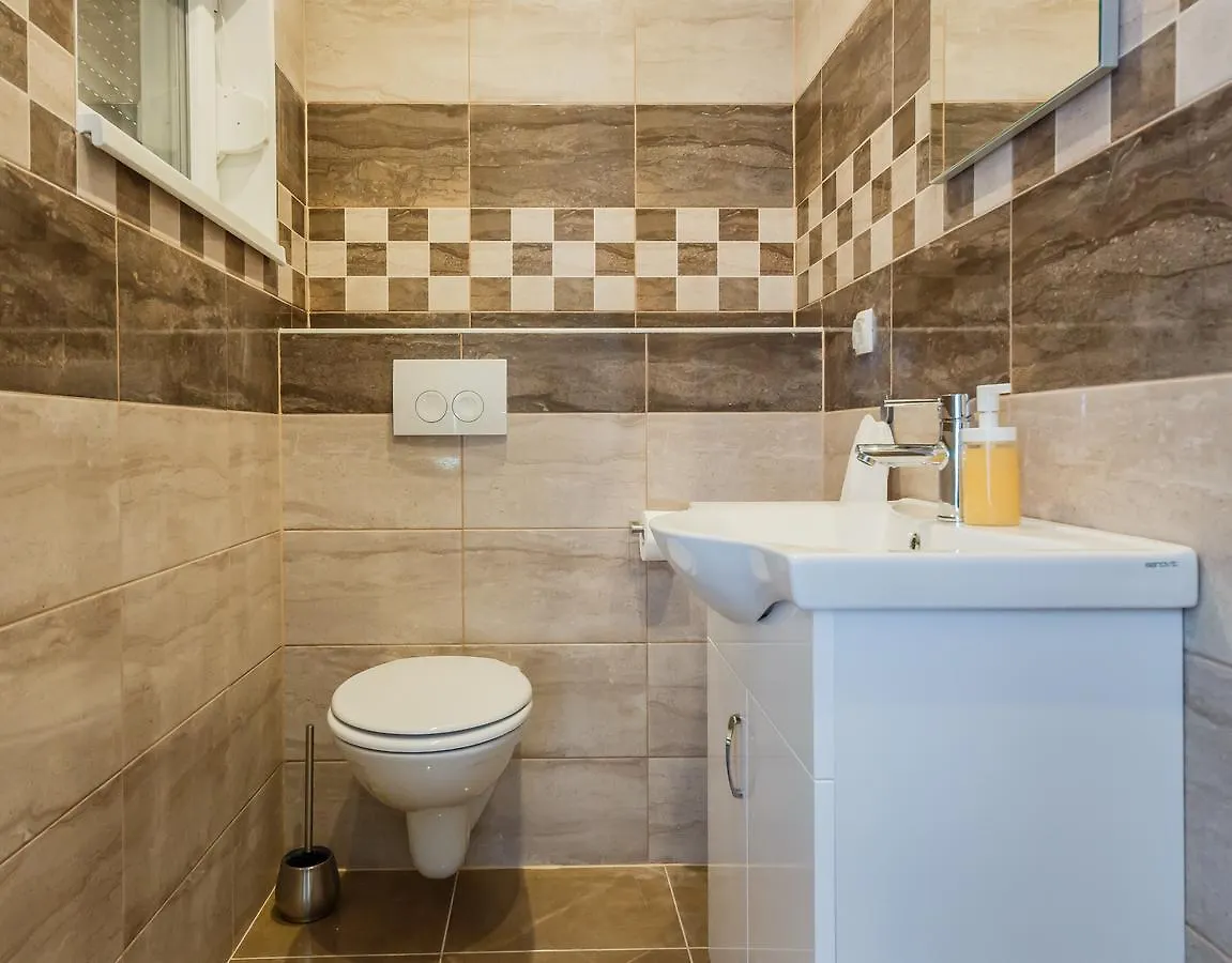 Villa Toni With 5 Bedrooms And Heated Pool Kastela