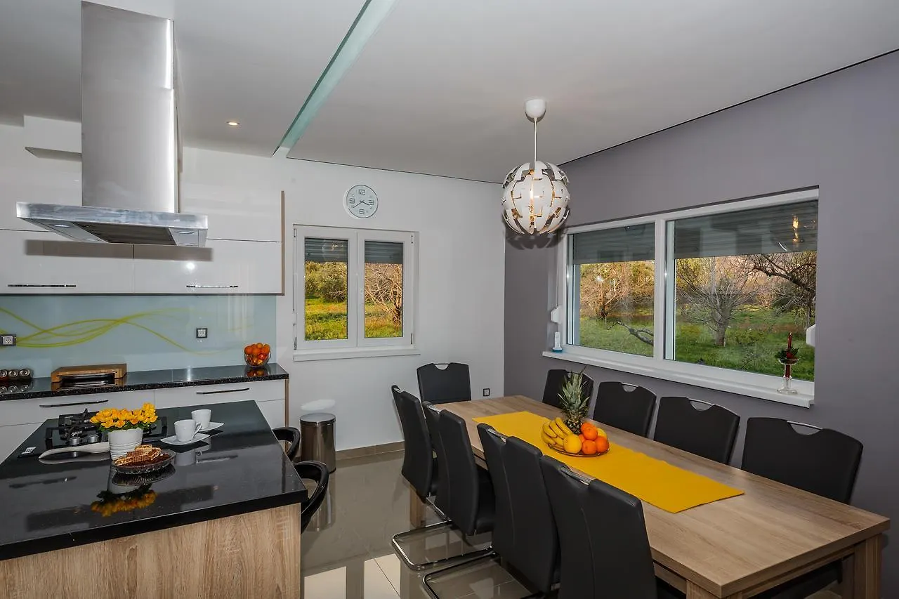 Villa Toni With 5 Bedrooms And Heated Pool Kastela Croatia
