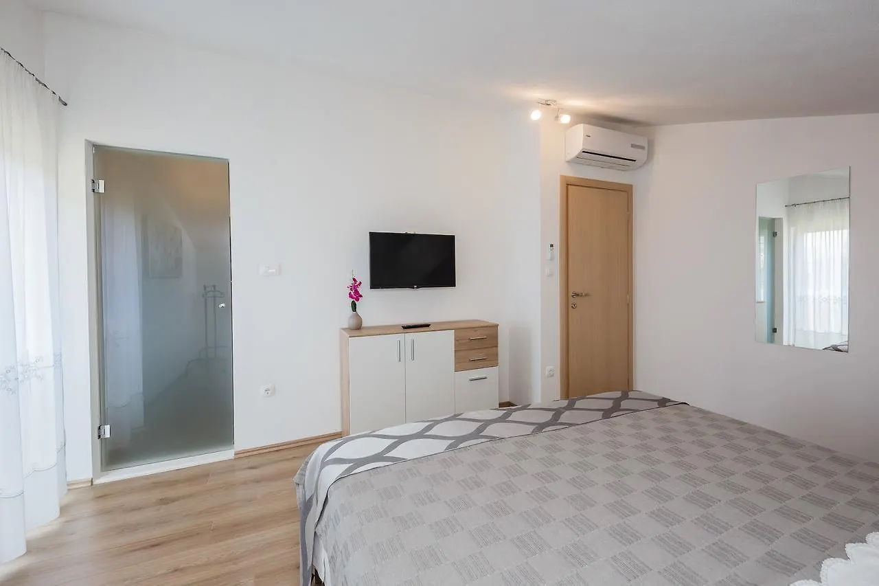 Villa Toni With 5 Bedrooms And Heated Pool Kastela