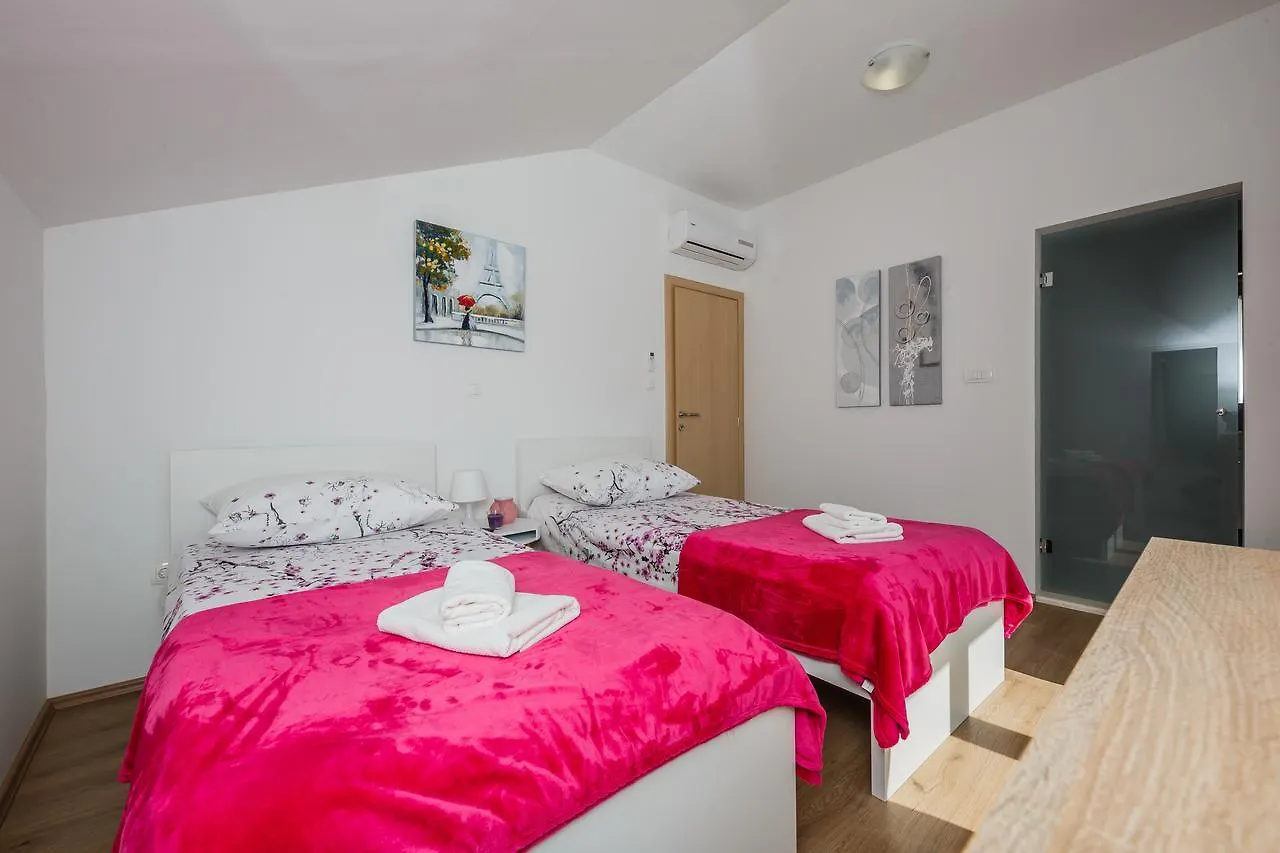 Villa Toni With 5 Bedrooms And Heated Pool Kastela Croatia