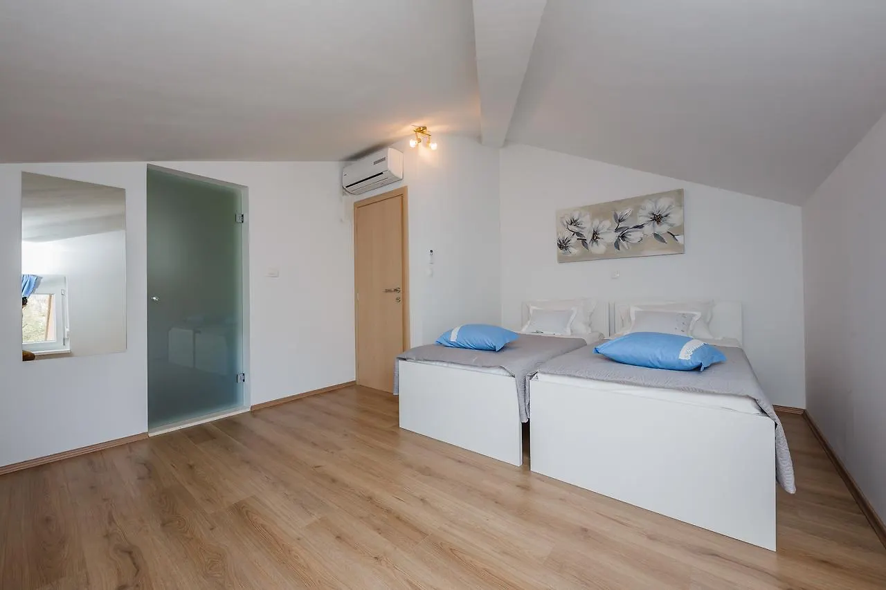 Villa Toni With 5 Bedrooms And Heated Pool Kastela
