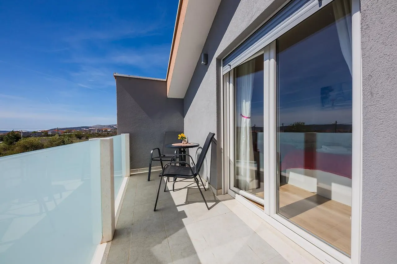 Villa Toni With 5 Bedrooms And Heated Pool Kastela