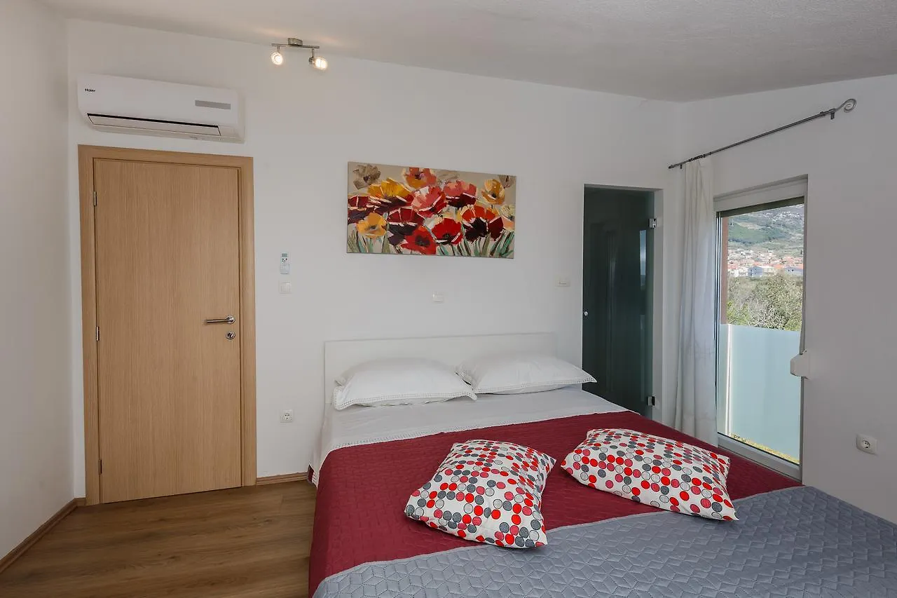 Villa Toni With 5 Bedrooms And Heated Pool Kaštela