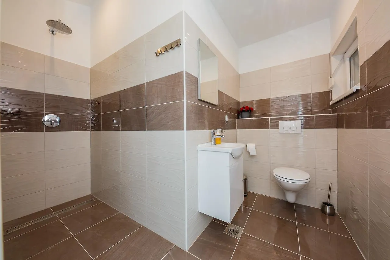 Villa Toni With 5 Bedrooms And Heated Pool Kastela