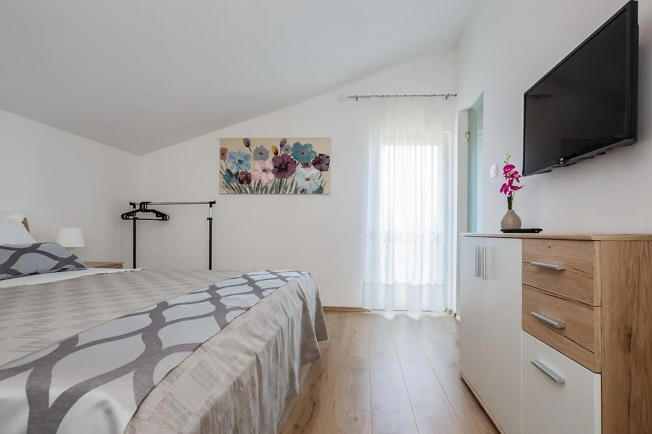 Villa Toni With 5 Bedrooms And Heated Pool Kastela