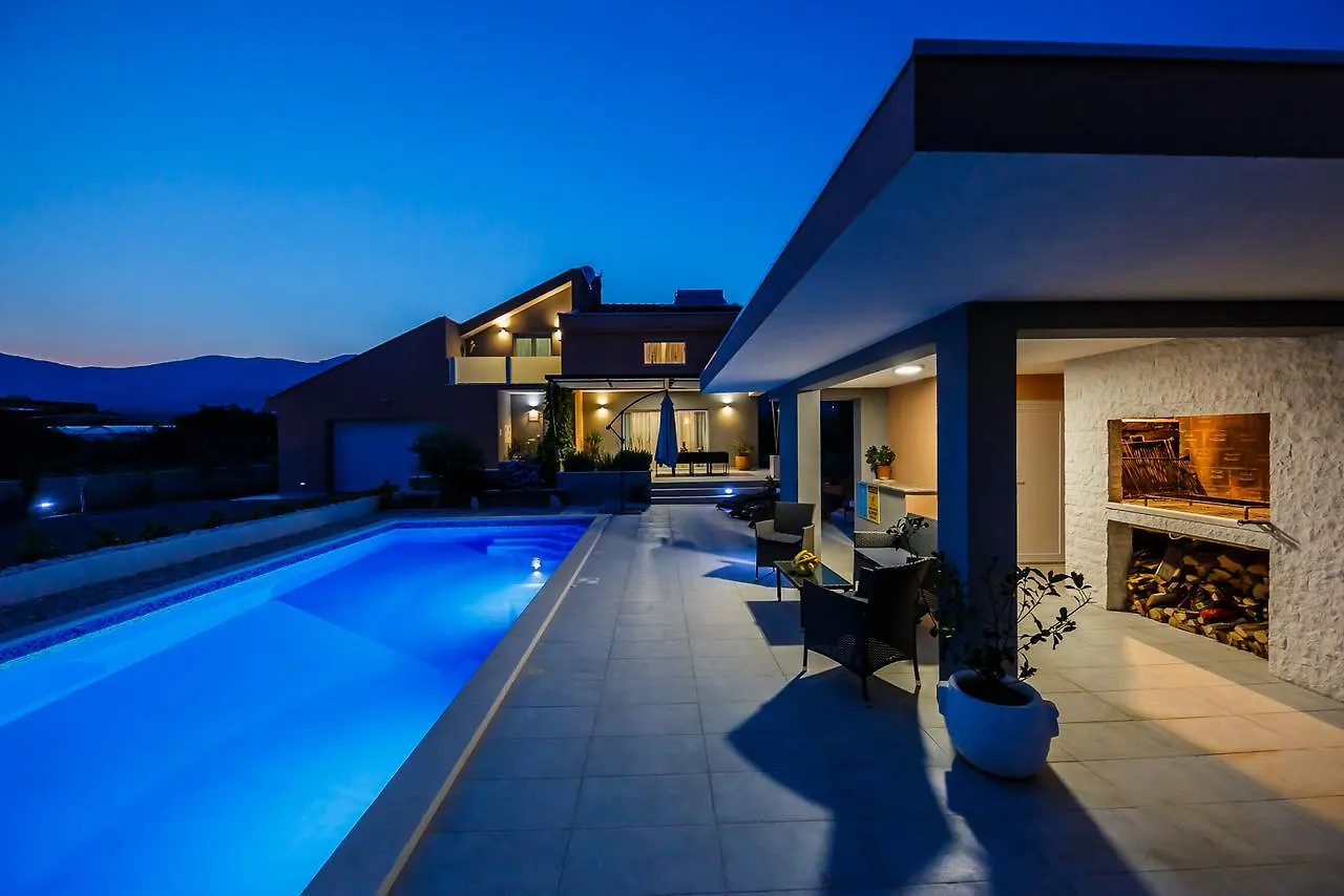 Villa Toni With 5 Bedrooms And Heated Pool Kaštela